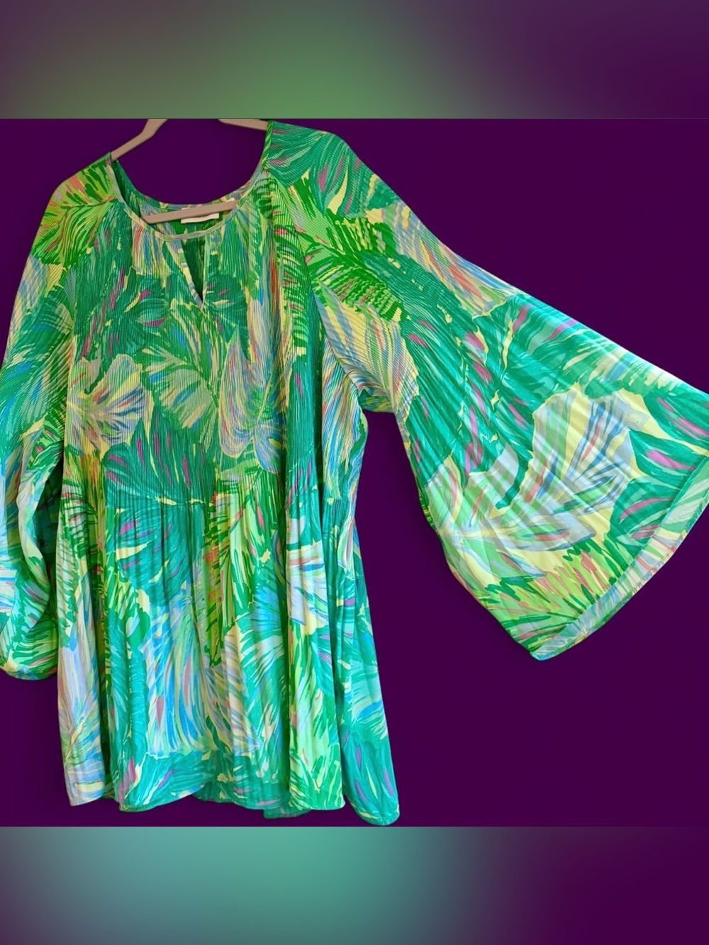 EUC Sunny Leigh Green Tropical Bell-Sleeve Tunic